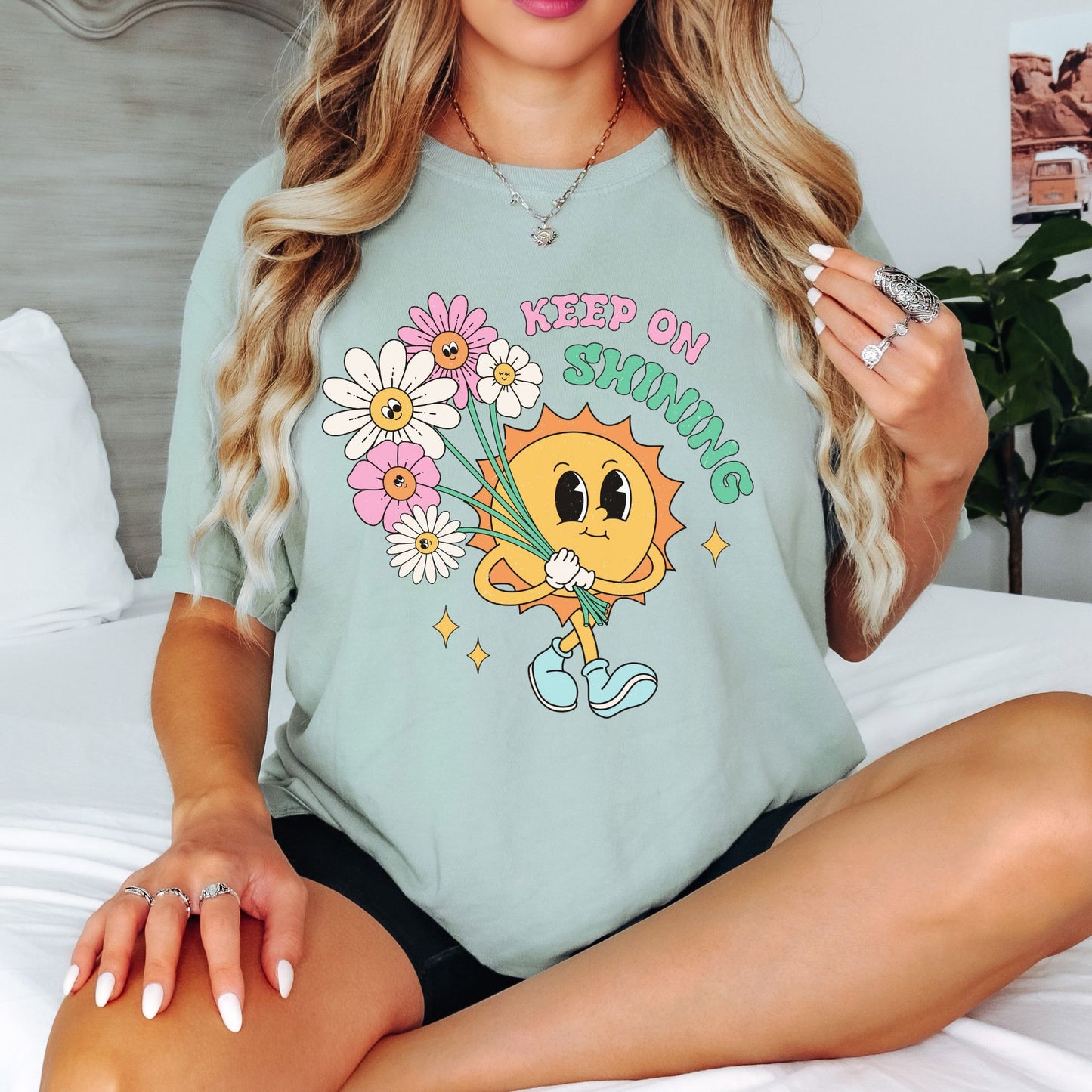 KEEP ON SHINING T-SHIRT